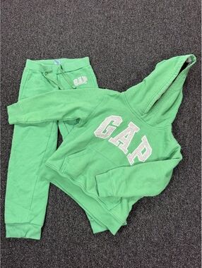 GAP Baby Green Hoodie and Sweatpants Tracksuit Set Size 5T